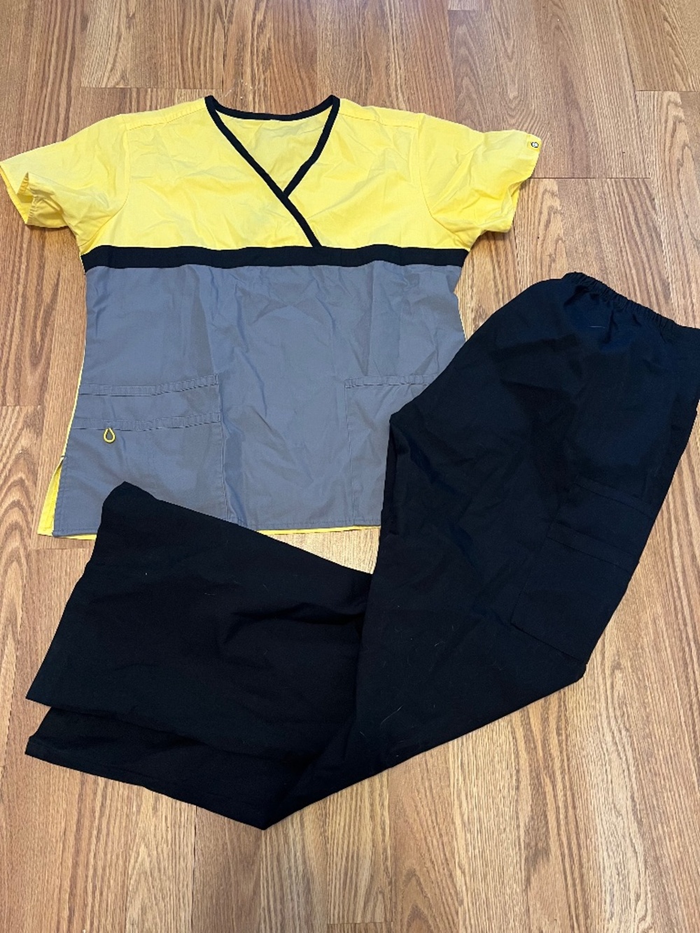 Spread Good Cheer yellow black scrub set L Large